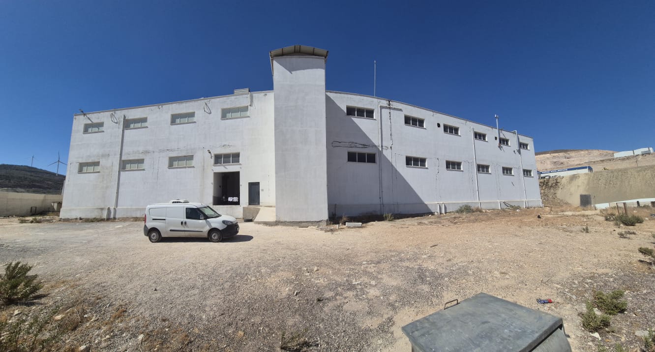 Satılık Köşe Yerde 150 metre kare dükkan6